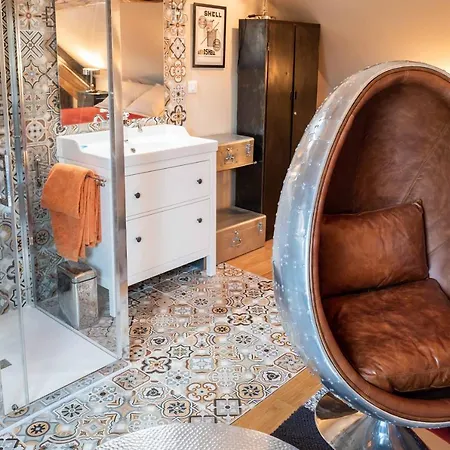 De La Cote 6 Beaune (Cote d'Or)