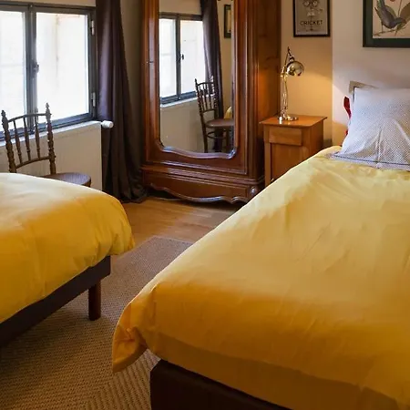 De La Cote 6 Beaune (Cote d'Or)