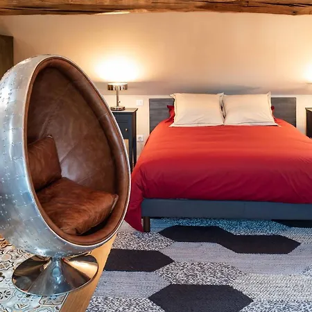 De La Cote 6 Beaune (Cote d'Or)