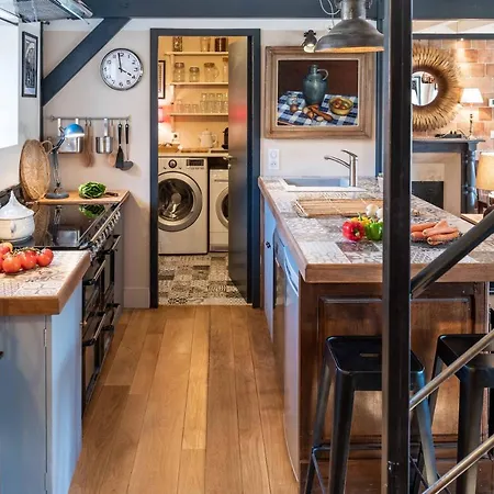 De La Cote 6 Beaune (Cote d'Or)