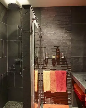 De La Cote 6 Beaune (Cote d'Or)