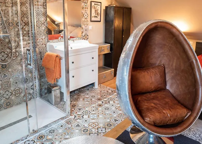 De La Cote 6 Beaune (Cote d'Or)